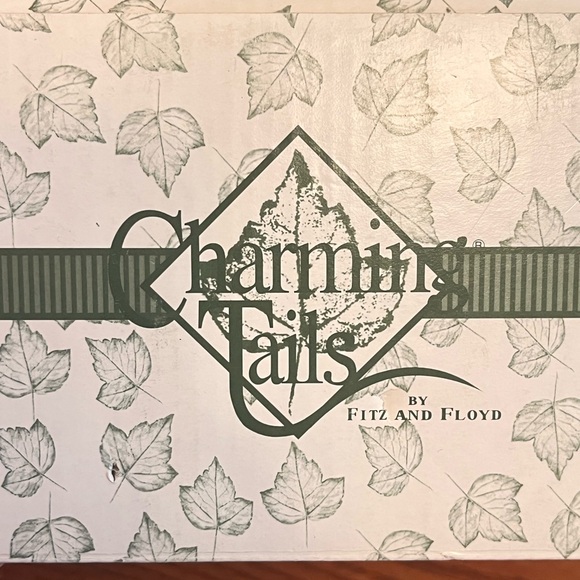 Fitz & Floyd Charming Tails Ornament & Stand - Picture 7 of 7